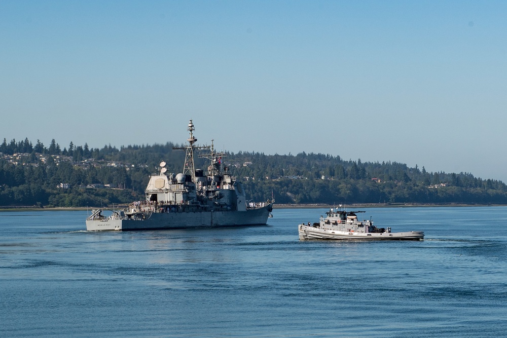 U.S. Navy Ships Depart Naval Station Everett for Seattle Seafair 2019