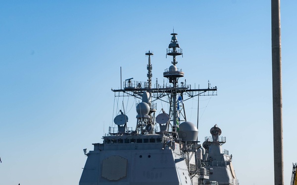 U.S. Navy Ships Depart Naval Station Everett for Seattle Seafair 2019