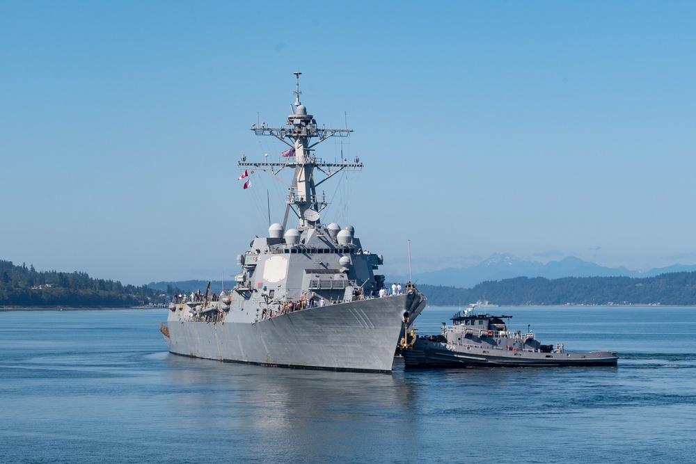 U.S. Navy Ships Depart Naval Station Everett for Seattle Seafair 2019