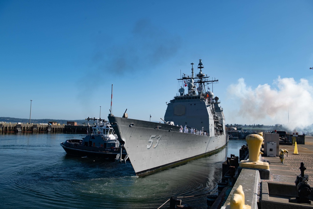 U.S. Navy Ships Depart Naval Station Everett for Seattle Seafair 2019