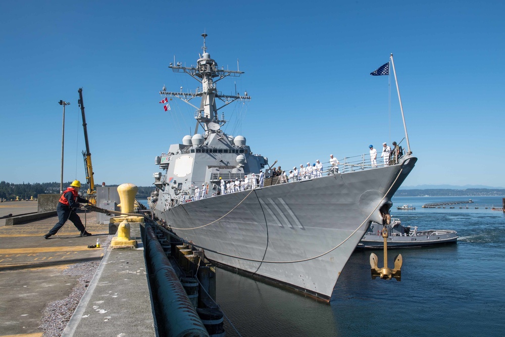 U.S. Navy Ships Depart Naval Station Everett for Seattle Seafair 2019