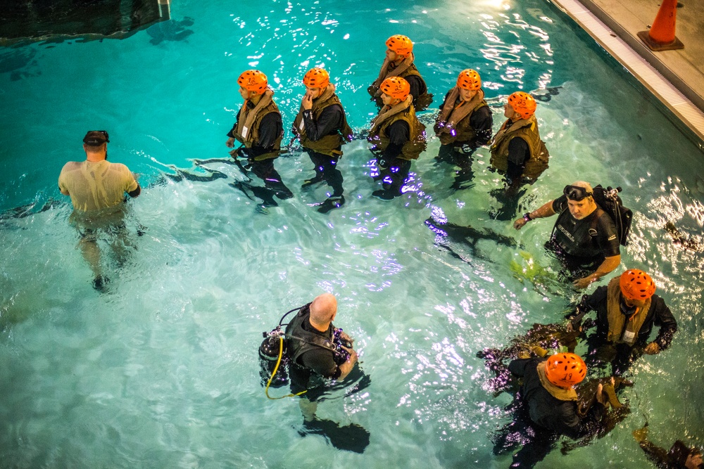 26th Marine Expeditionary Unit Conducts Helo Dunker