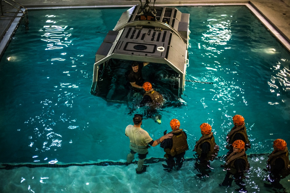 26th Marine Expeditionary Unit Conducts Helo Dunker