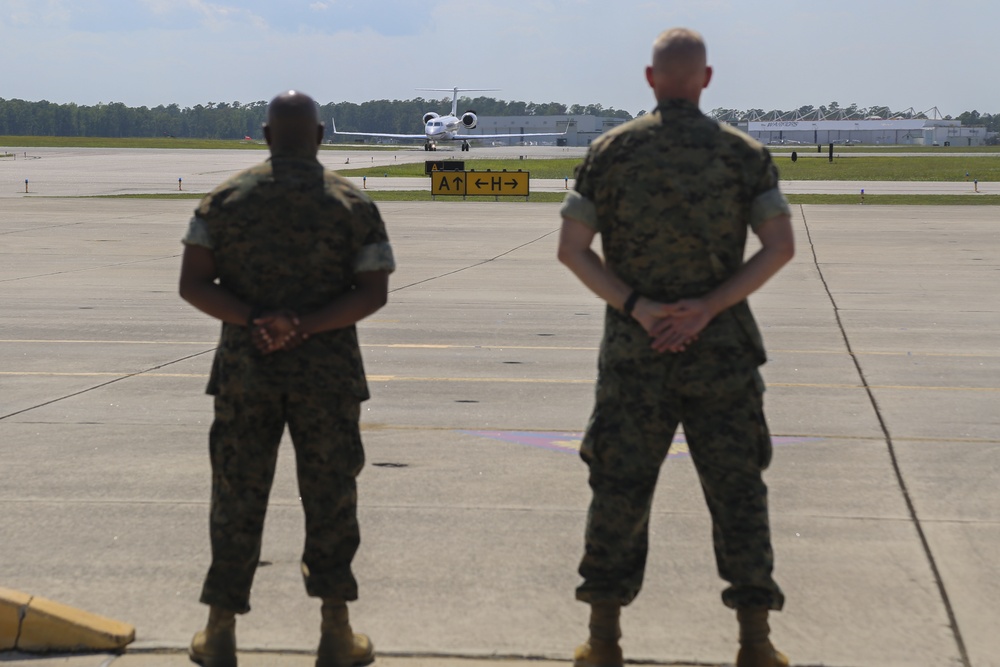 Commandant and Sergeant Major of Marine Corps visit New River, Lejeune