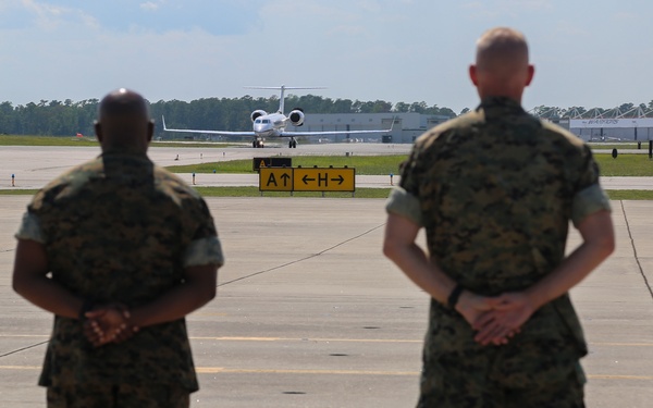 Commandant and Sergeant Major of Marine Corps visit New River, Lejeune