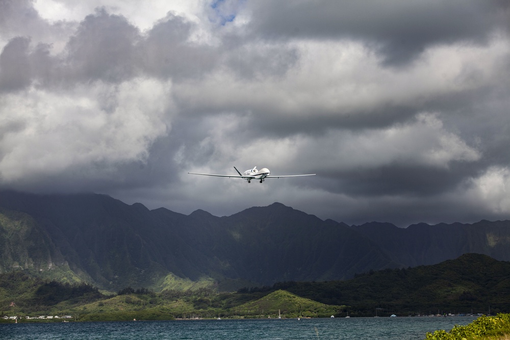 Global Hawk takes off from MCAS Kaneohe Bay