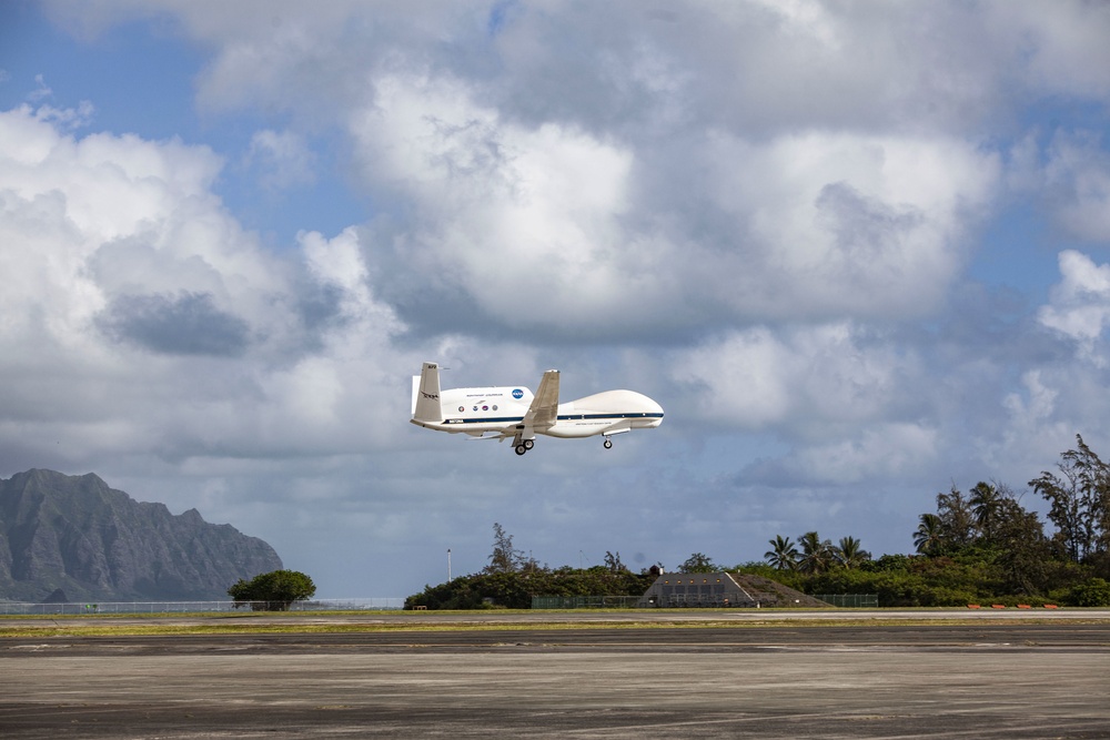 Global Hawk takes off from MCAS Kaneohe Bay