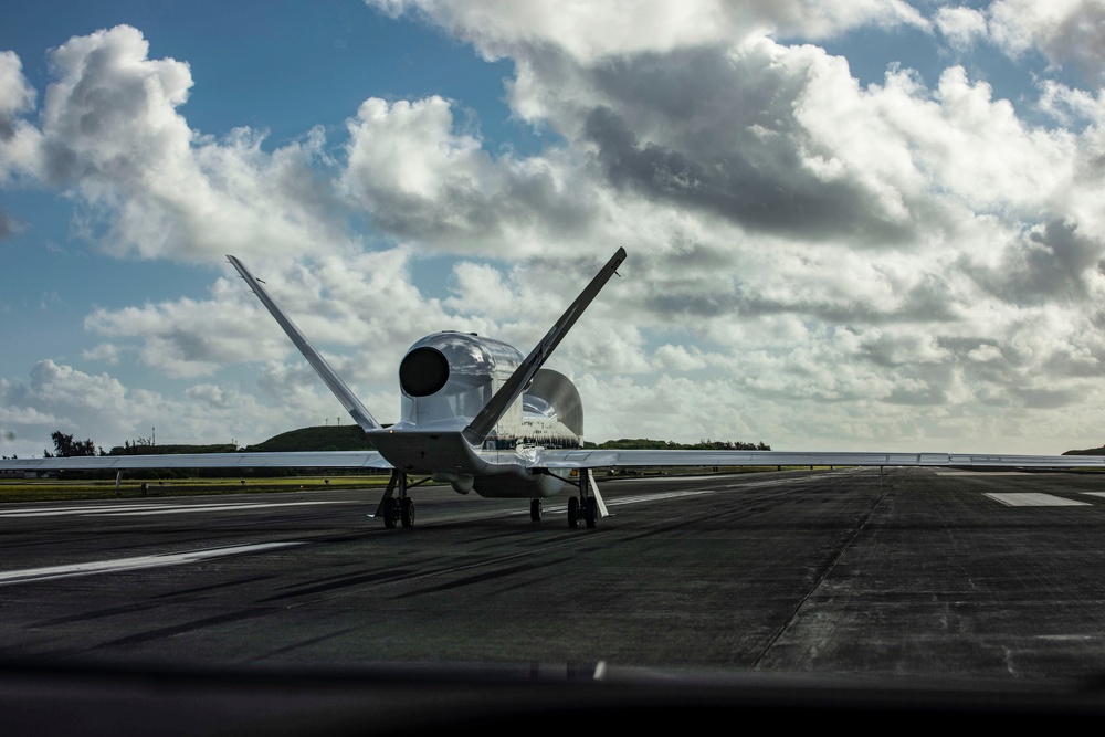 Global Hawk takes off from MCAS Kaneohe Bay