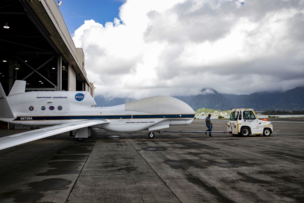 Global Hawk takes off from MCAS Kaneohe Bay