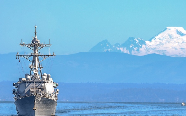 Parade of Ships Kicks off 70th Annual Seattle Seafair Fleet Week