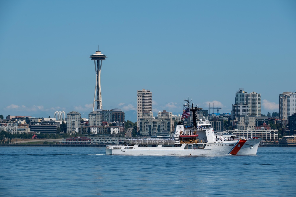 Parade of Ships Kicks off 70th Annual Seattle Seafair Fleet Week