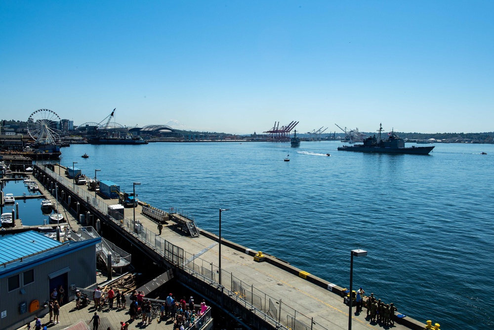 Parade of Ships Kicks off 70th Annual Seattle Seafair Fleet Week
