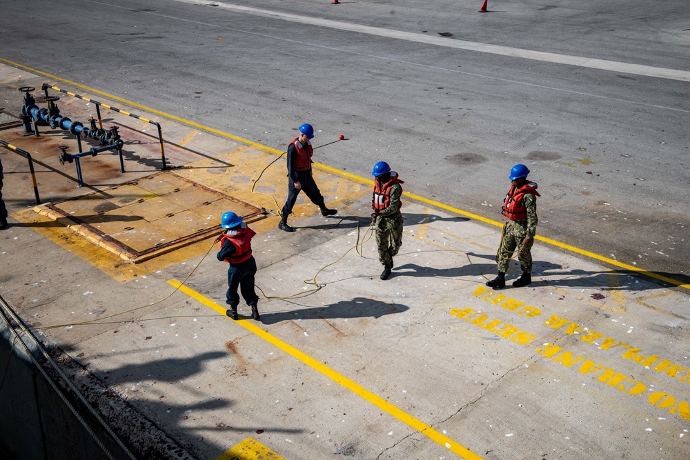 USS Porter (DDG 78) pulls into Rota, Spain