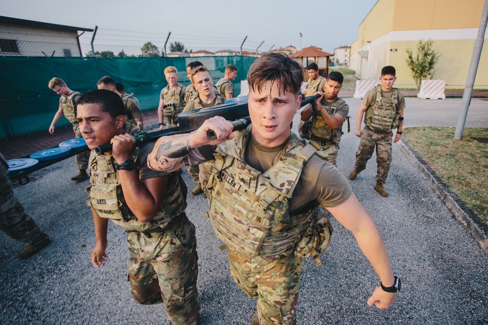 U.S. Army paratroopers compete in physical fitness event