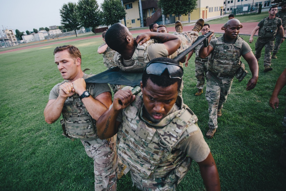 U.S. Army paratroopers compete in physical fitness event