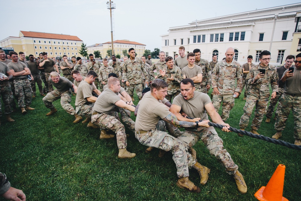 U.S. Army paratroopers compete in physical fitness event