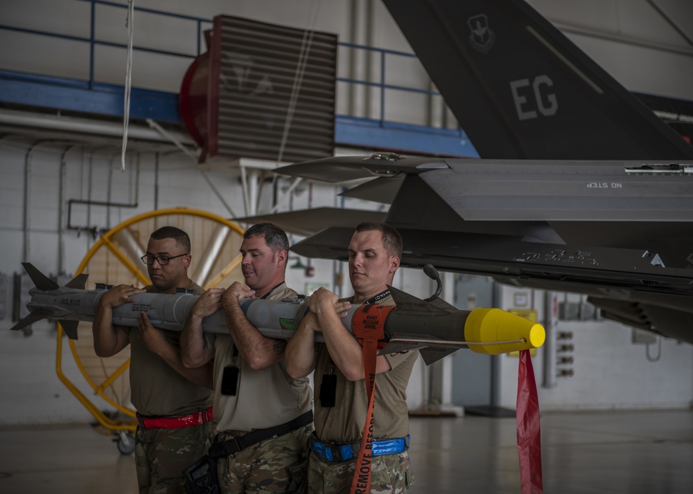 33FW first load crew AIM-9X certification