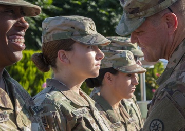 Reserve Soldiers don new right-shoulder insignia