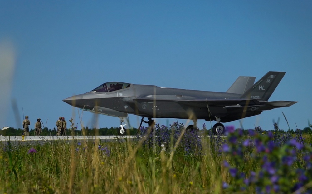 Operation Rapid Forge culminates with F-35s refueling in Estonia