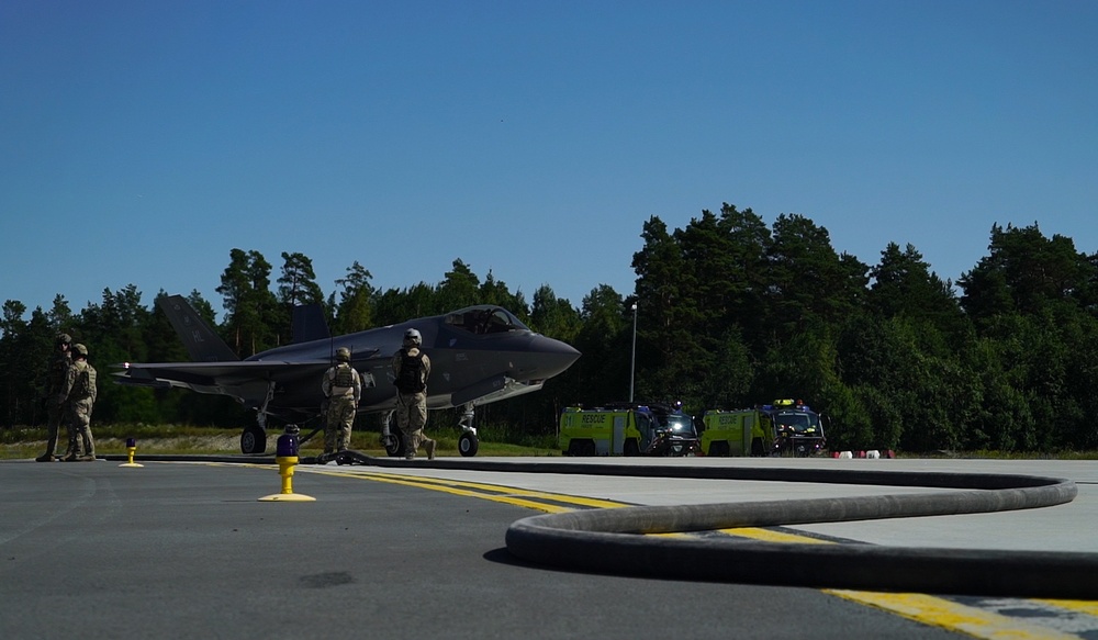 Operation Rapid Forge culminates with F-35s refueling in Estonia