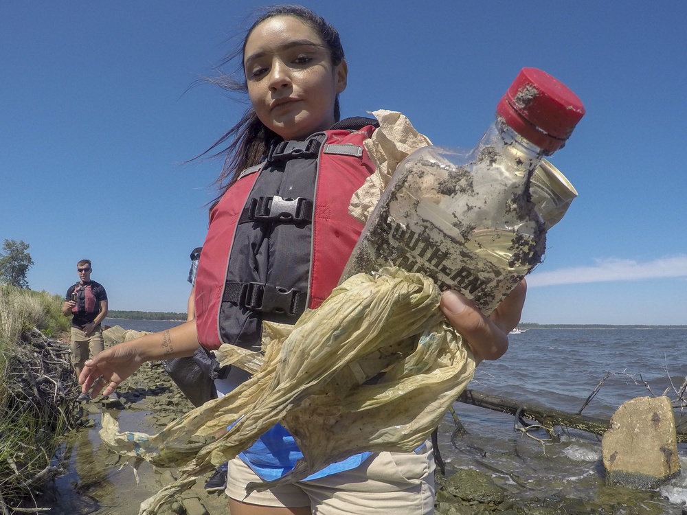 Single Marine Program volunteers paddle away waste, conduct shoreline clean-up at the Gottschalk Marina on Marine Corps Base Camp Lejeune