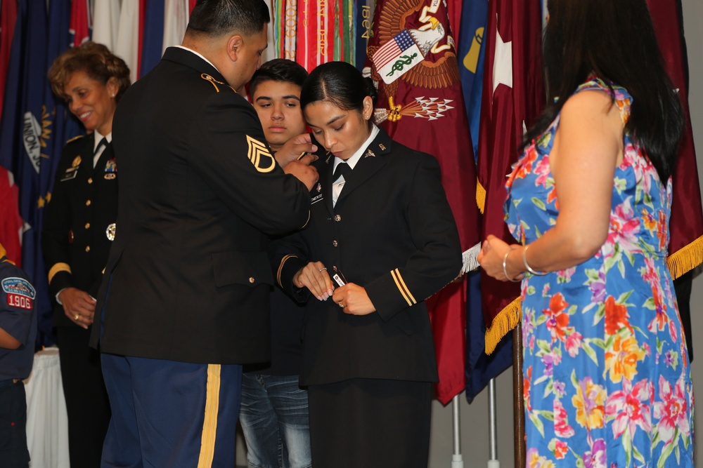 The 44th Surgeon General of the Army and Commanding General of US Army’s Medical Command Lieutenant General Nadja West conducted the Oath of Office for SFC Teniente promoting her to 2nd Lieutenant.
