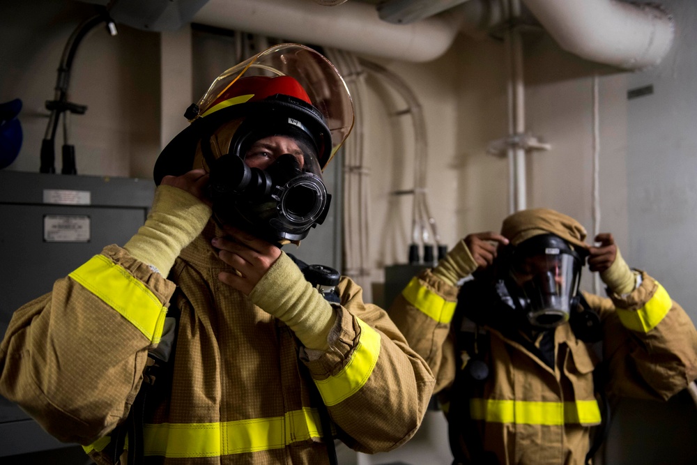 DVIDS - Images - USS Makin Island begins a main space fire drill ...