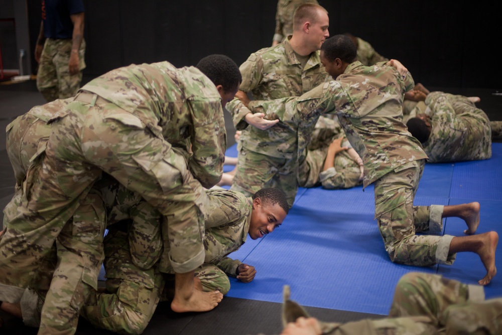 Close with and Destroy the Enemy: Signal Soldiers Practice Combatives