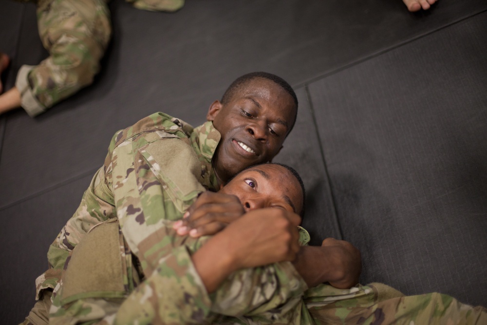 Close with and Destroy the Enemy: Signal Soldiers Practice Combatives