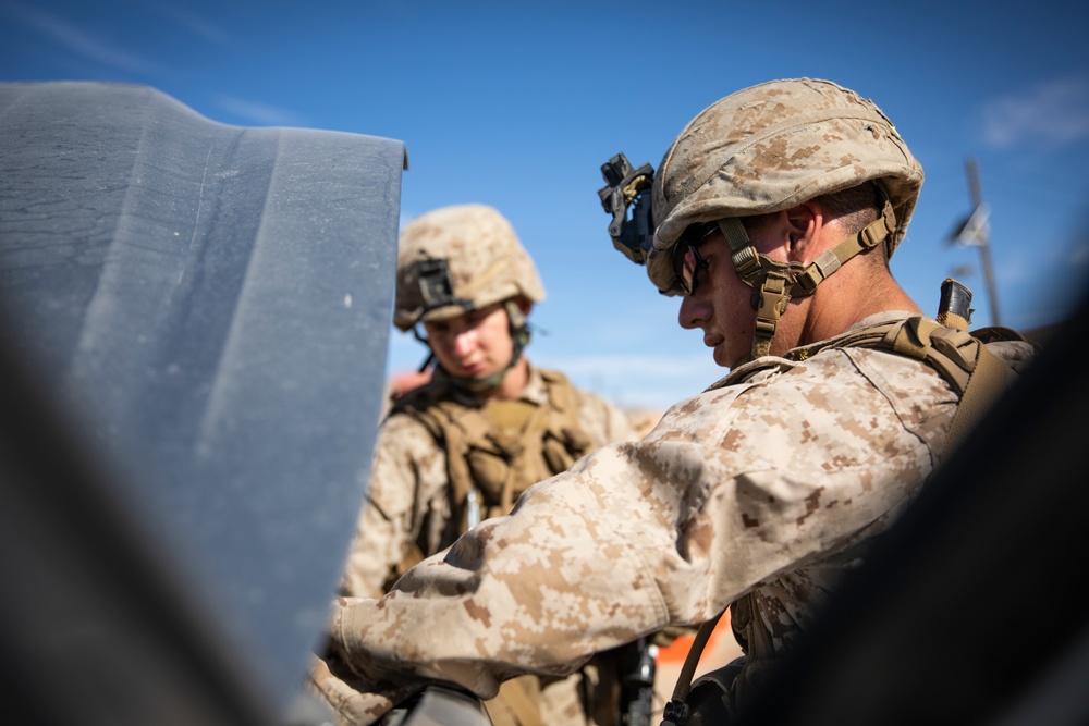 Reserve Infantry Marines Perform Vehicle Searches at ITX 5-19