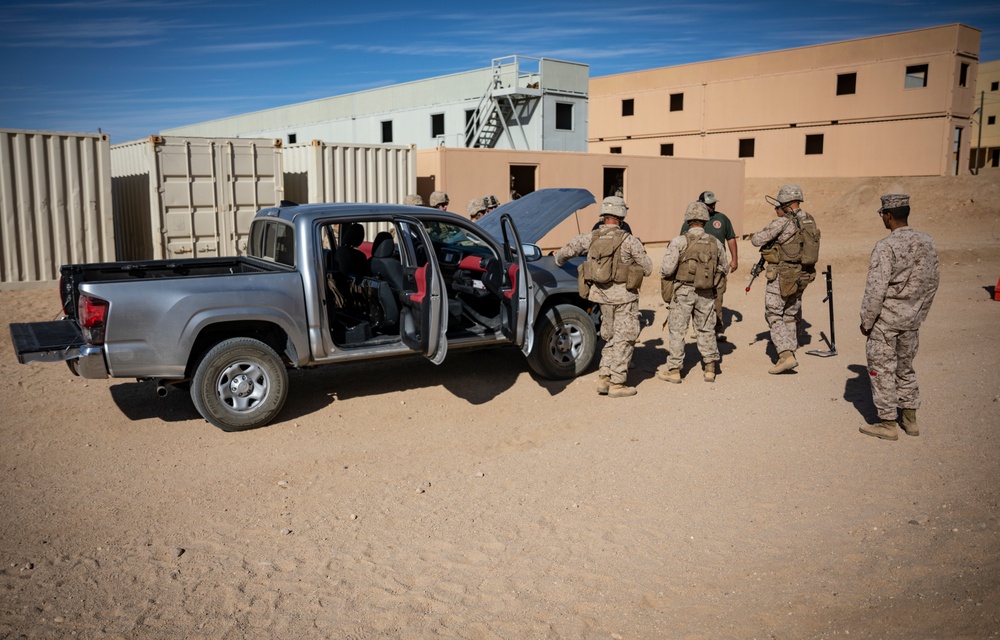 Reserve Infantry Marines Perform Vehicle Searches at ITX 5-19