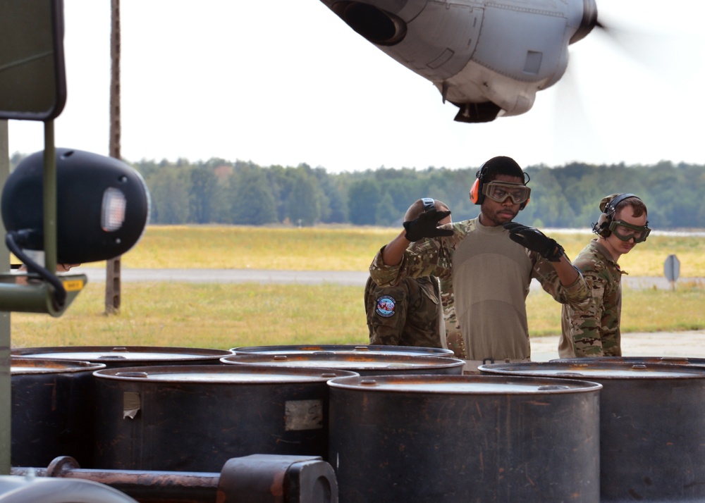 435th CRS teaches offload methods in Poland