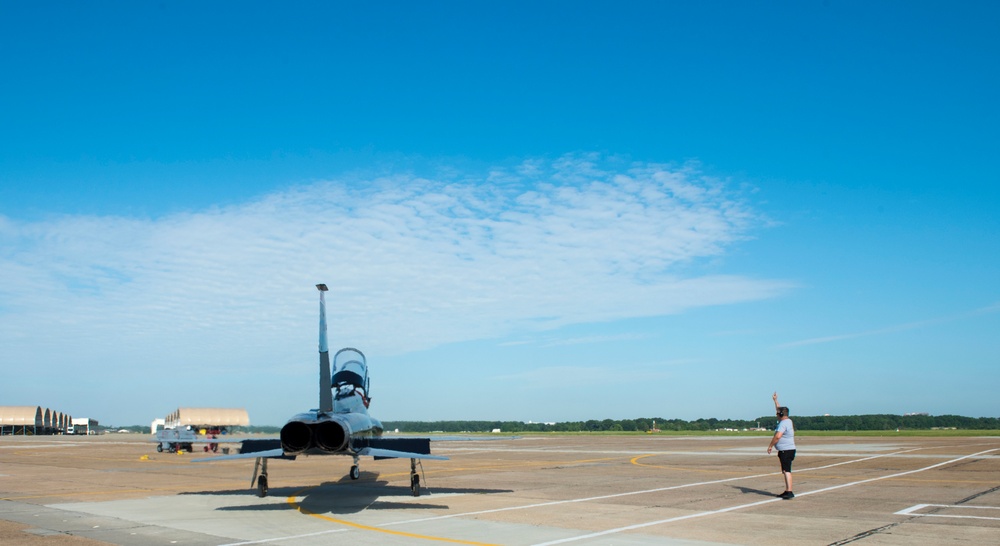 Pilot, family celebrate &quot;fini&quot; flight