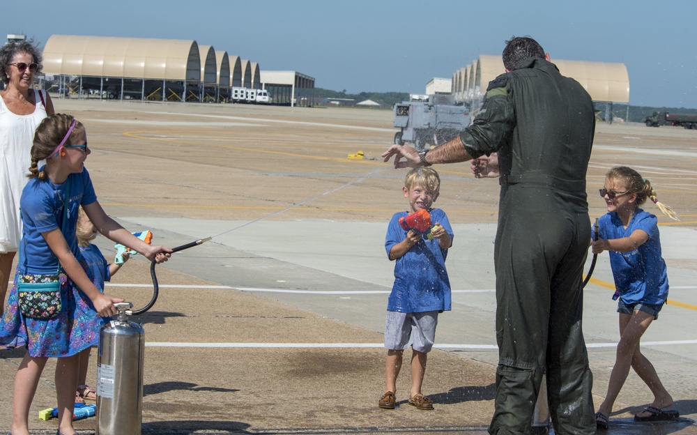 Pilot, family celebrate &quot;fini&quot; flight