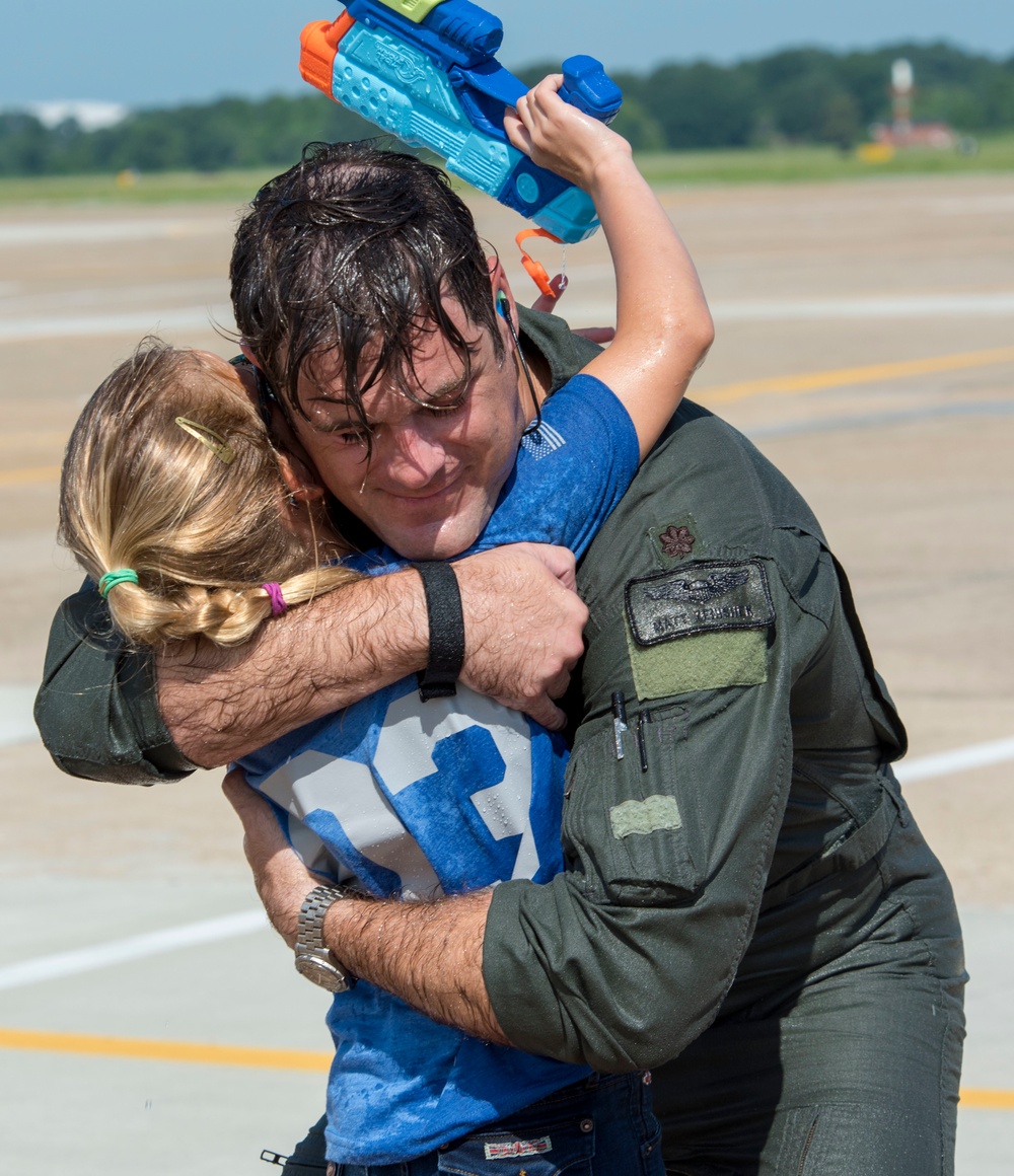 Pilot, family celebrate &quot;fini&quot; flight