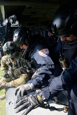 Indiana National Guard and South Bend Fire Department team up for helicopter search and rescue team [Image 5 of 9]