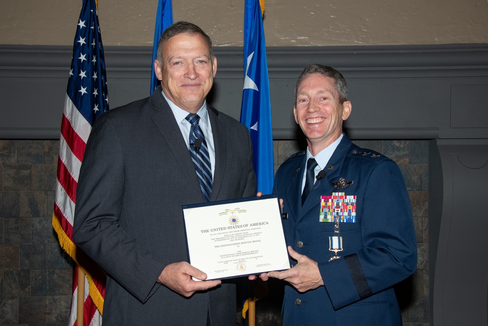 Maj Gen Rothstein receives Distinguished Service Medal