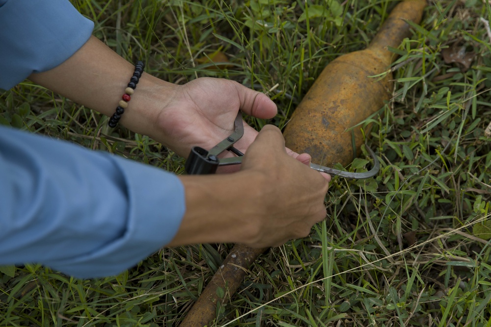 Saving Lives | EOD Technicians with 9th ESB participate in HMA-Cambodia