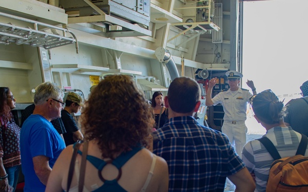 USS Spruance Hosts Public Ship Tours During Seattle Fleet Week