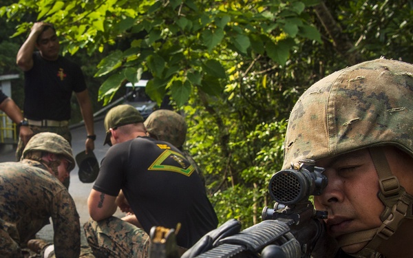 Navy Jungle Medicine Course at JWTC