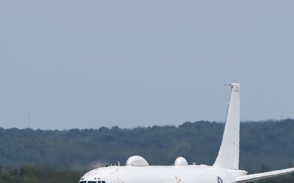 E-6B Landing