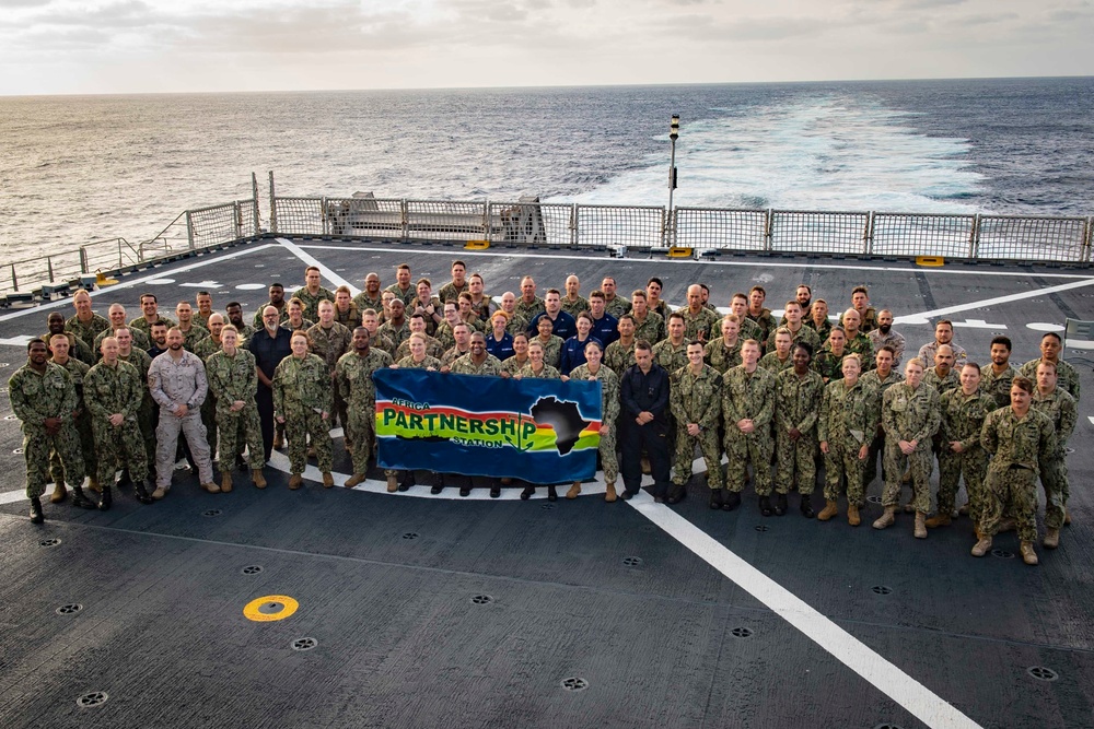 APS Sailors Pose for Photo