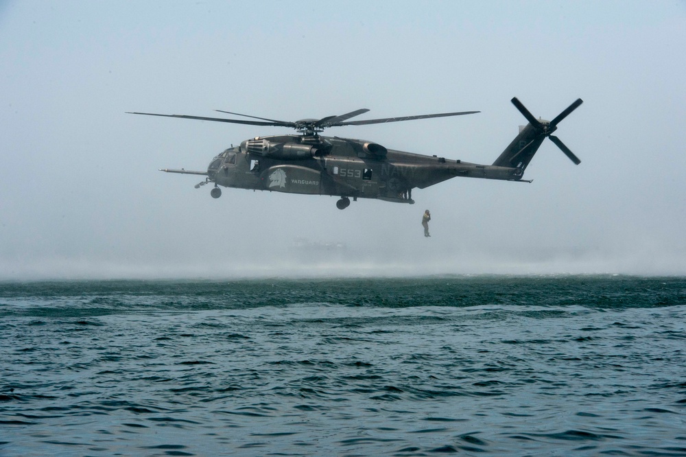 EOD Technicians Conduct Mine Countermeasure Exercise