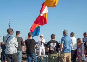 Sailors Lead Seattle Fleet Week Ship Tours