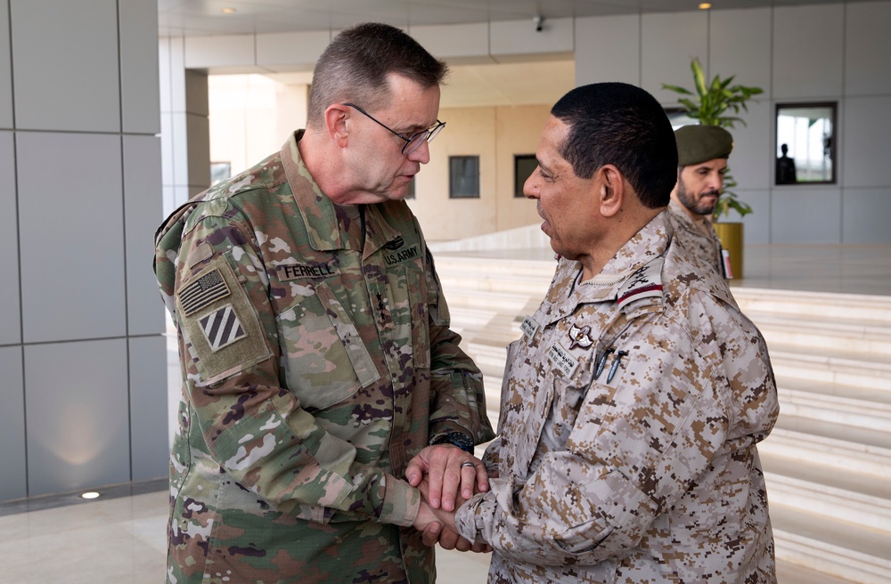 Third Army Commanding General Meets with Saudi Land Forces Commander