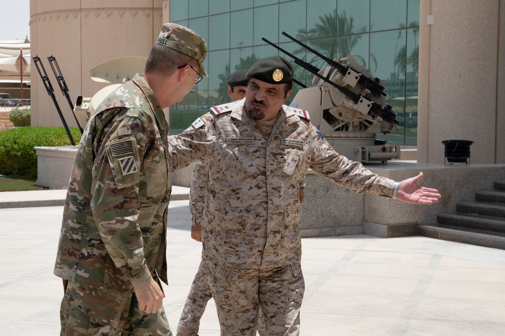 Third Army Commander visits with Saudi Military Leaders