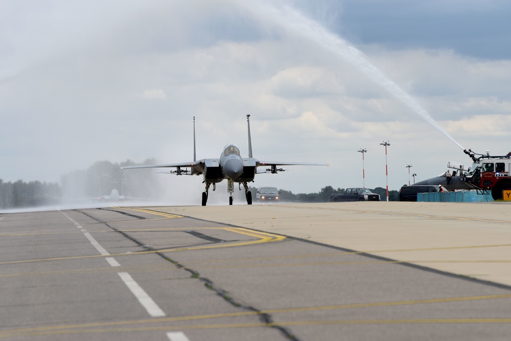 Kent completes final flight as Liberty Wing vice commander