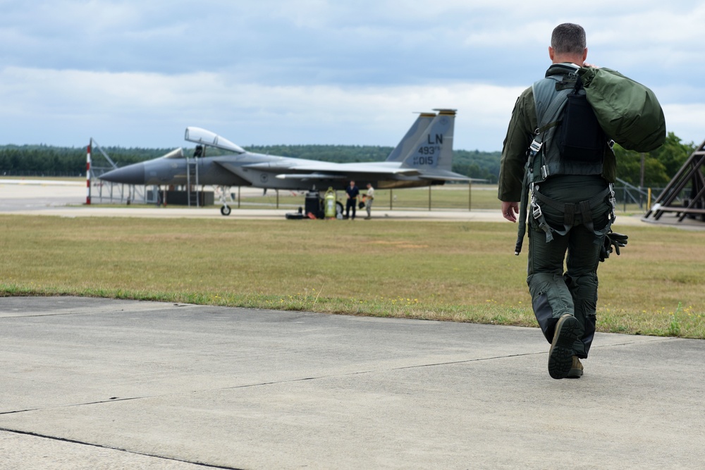 Kent completes final flight as Liberty Wing vice commander