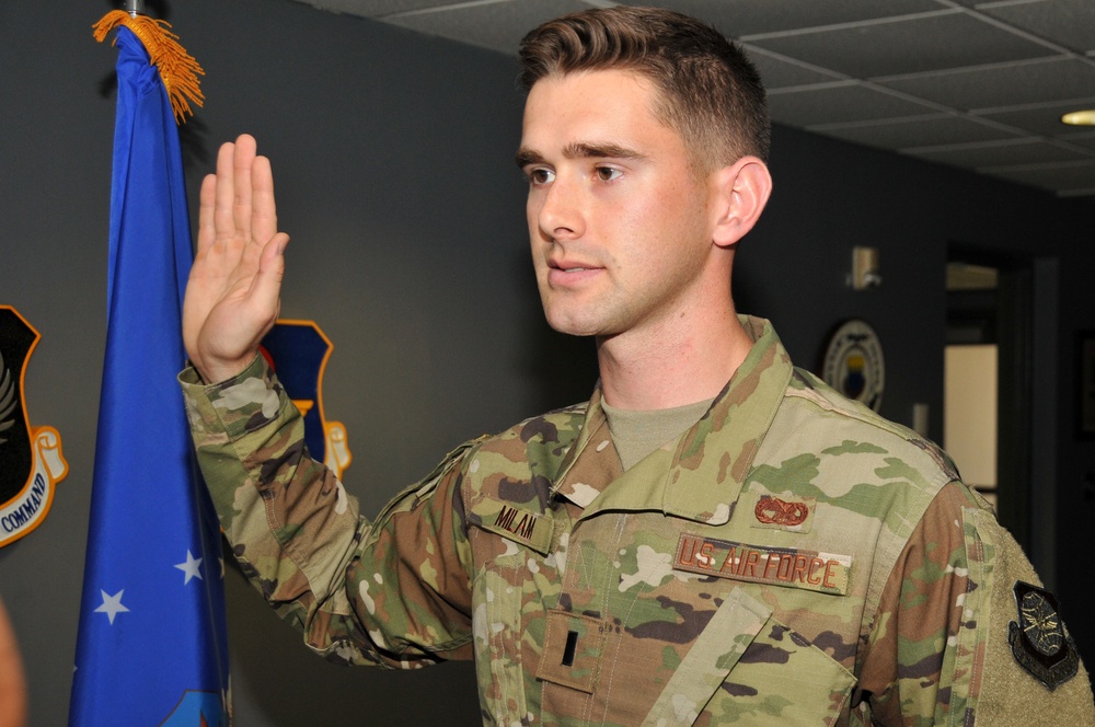 Milam gets sworn in a Lieutenant