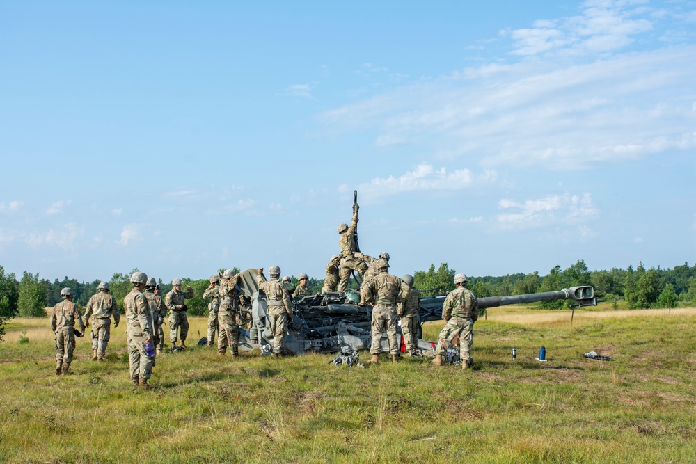 NY Army National Guard artillery Soldiers conduct slingload training at Fort Drum